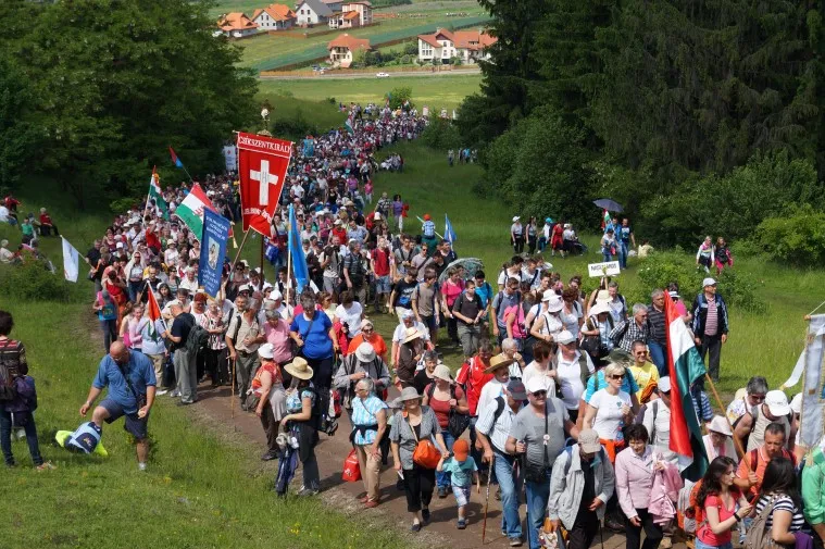 Csíksomyó búcsú, Pünkösd, zarándoklat, Somlyó pünkösdi búcsú