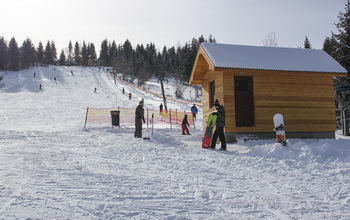 Cazare - Harghita - Piricica (Piricske) - Pensiunea Tihna Muntelui - Mountain Rest - Judetul Harghita - partie de schi